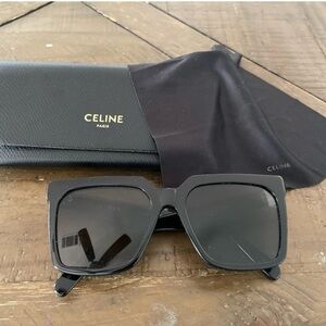 Celine Classic Black Sunglasses

Celine 3 DOTS CL4055IN